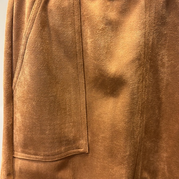 Sz small faux suede skirt in tan/camel - Picture 2 of 3